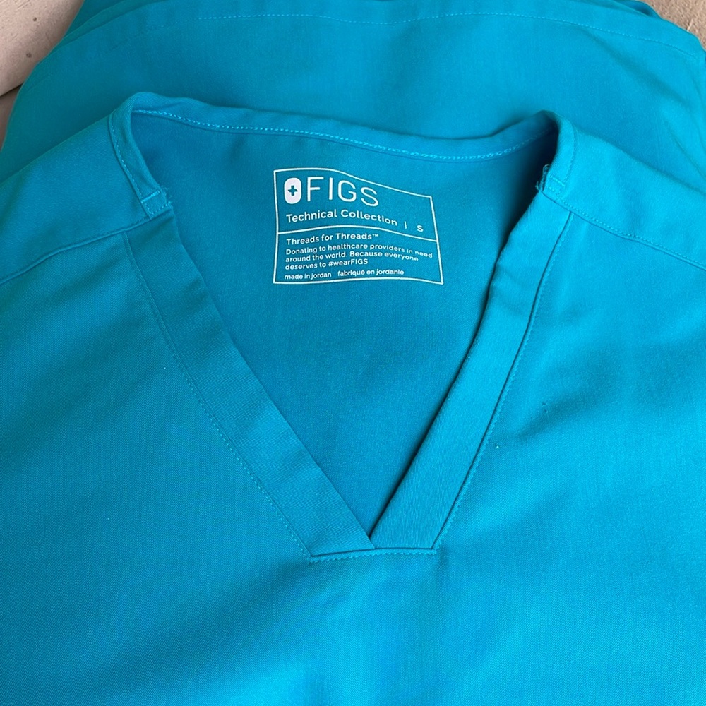 Figs Aqua Blue Scrub Set